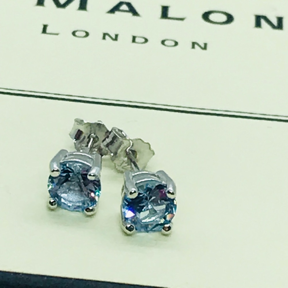 🌟 Sterling Silver 925 Blue Topaz Stud Earrings - Picture 3 of 5